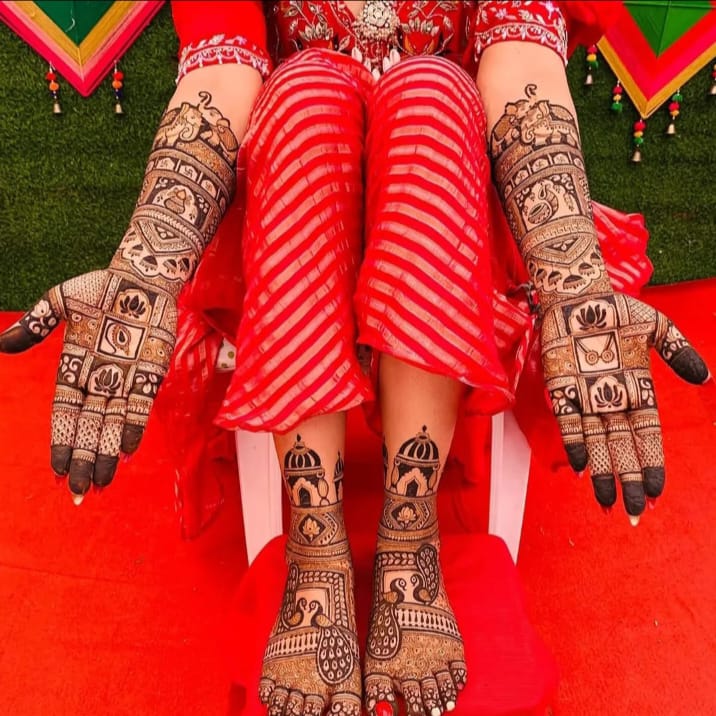 Mehndi artist applying henna on bride hand — Indian bridal mehndi